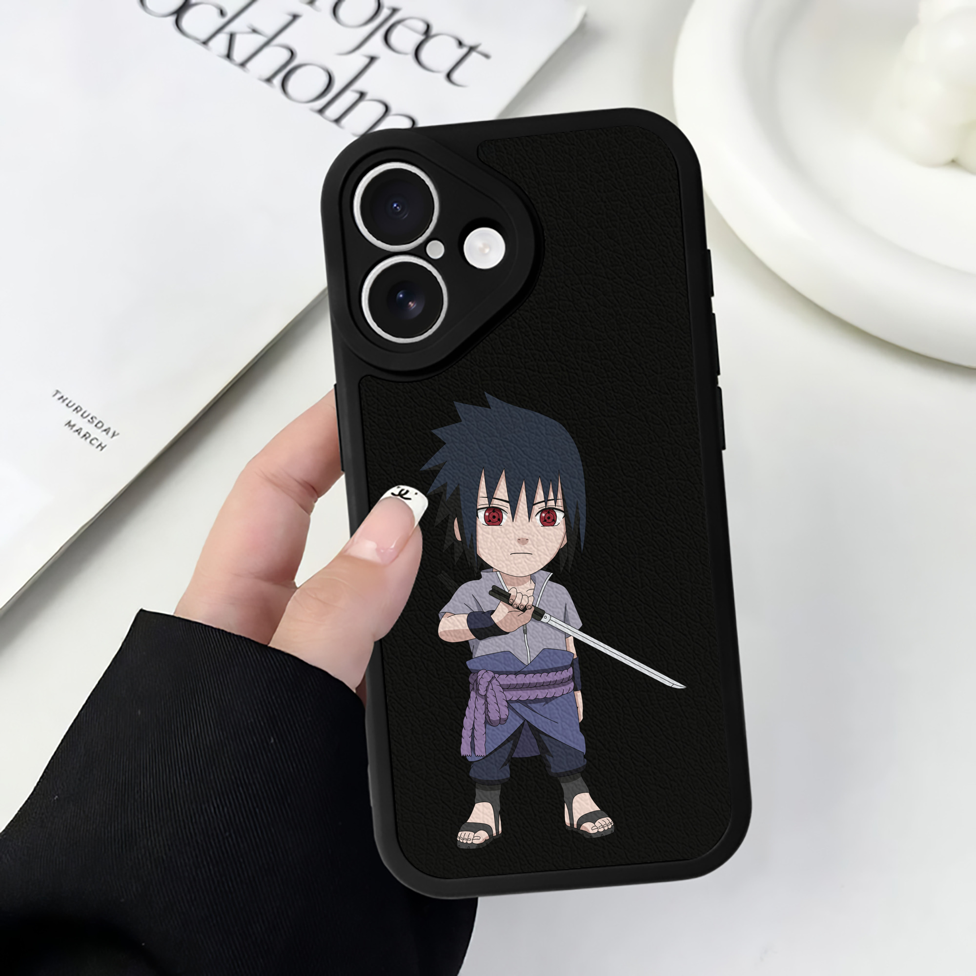 （画像用） NARUTO -ナルト- うちは サスケ Uchiha Sasuke 【iPhone 16シリーズ対応】シリコンスマホケース（レザー調） 材質：シリコン